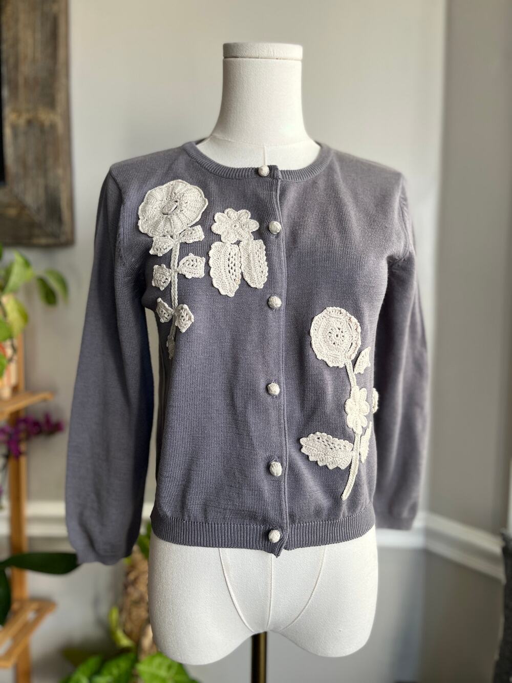 Vintage Y2K Crochet Cardigan Sweater Gray with White Floral Size Medium